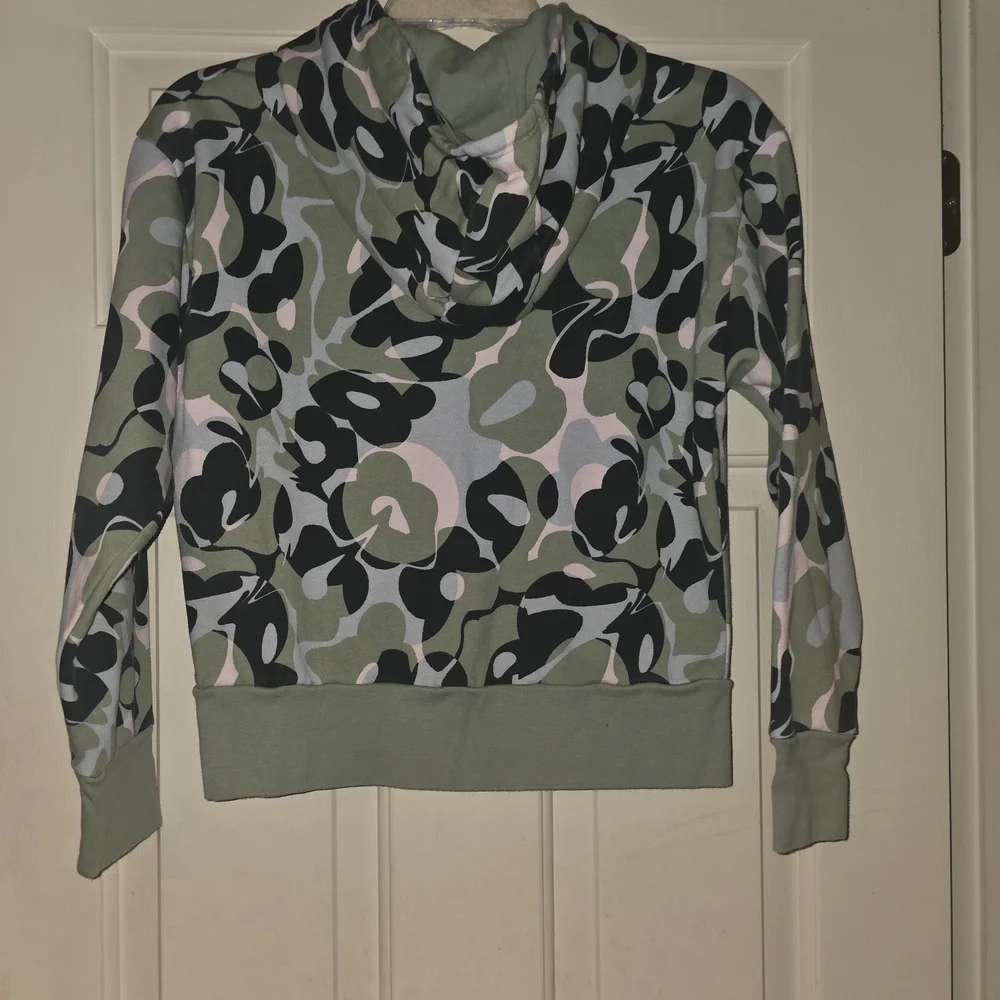 adidas Men’s Crewneck Sweatshirt in Olive, Black & Pale Pink Camo